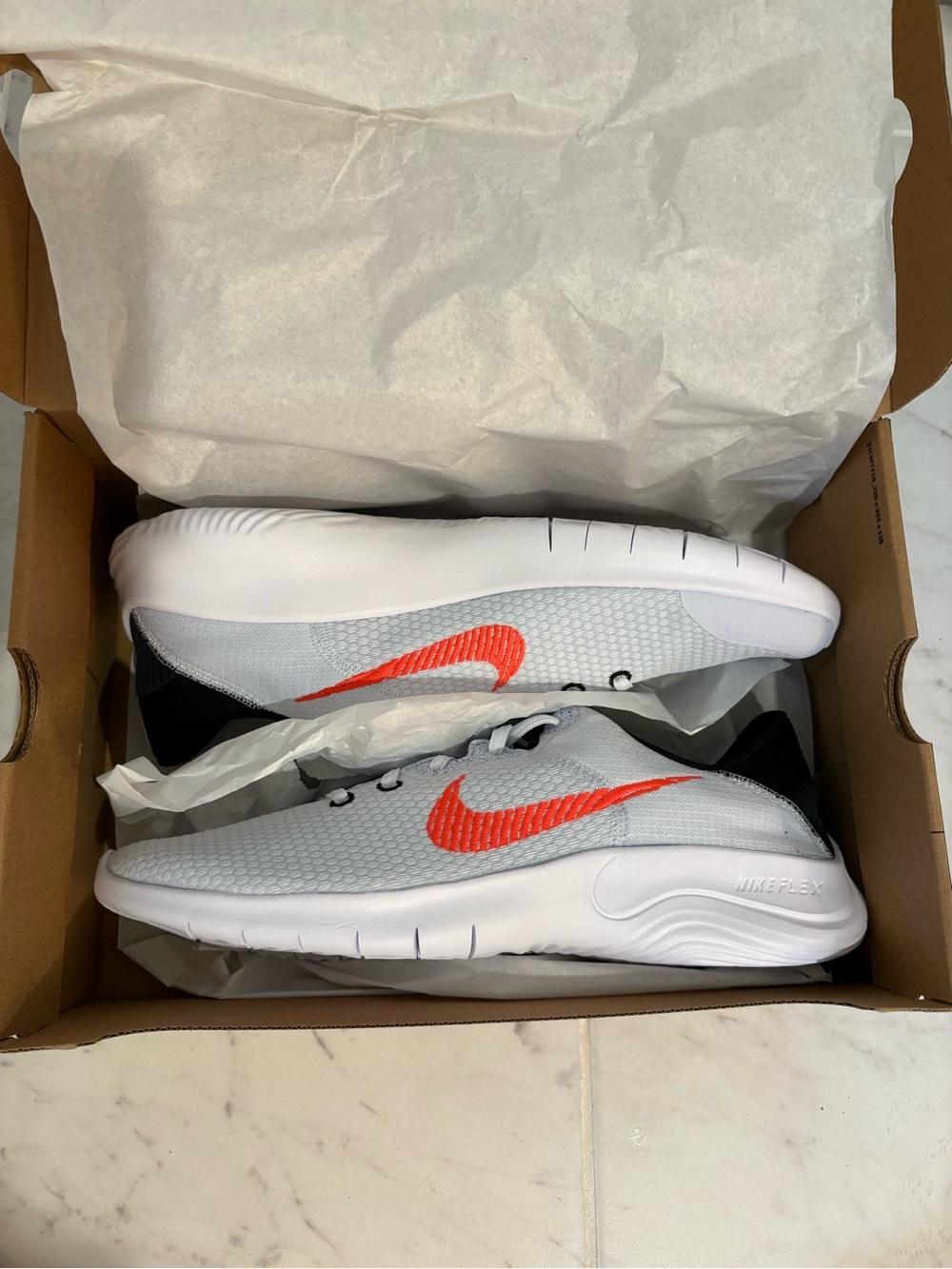 NIB Men’s Nike Bright Crimson Revolution 8 Running Shoes - Picture 5 of 12